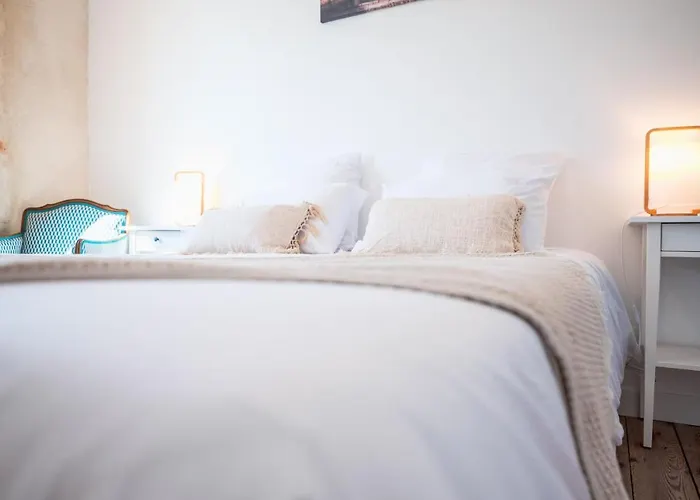 Et Table D'hotes - Les Jardins De La Longagne 住宿加早餐酒店 Saussenac