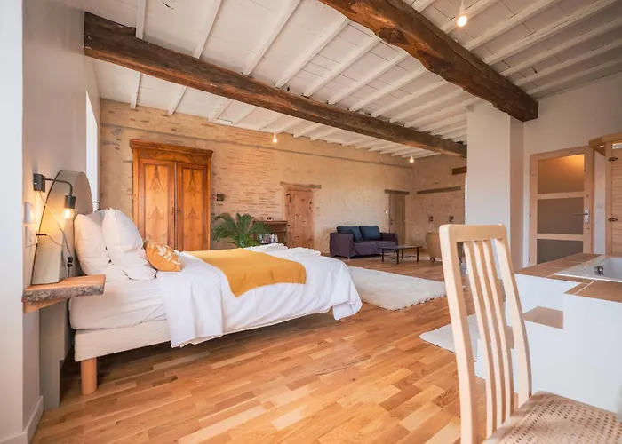 Et Table D'hotes - Les Jardins De La Longagne 住宿加早餐酒店